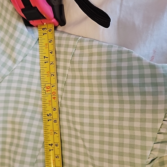 🩴Green and White Gingham Puff Sleeve Top Size L - Picture 4 of 7